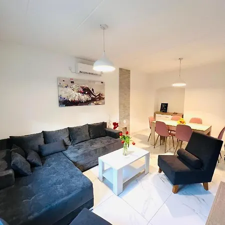 Daire 3 With Shared Pool, Peaceful Location