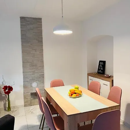 3 With Shared Pool, Peaceful Location Pula