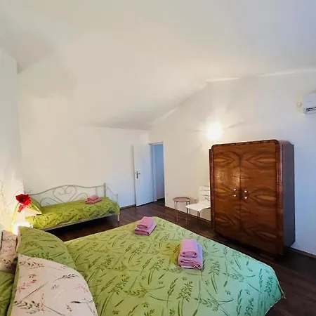 3 With Shared Pool, Peaceful Location Daire *