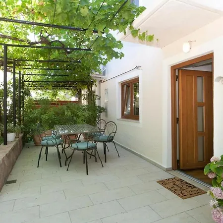 Daire 3 With Shared Pool, Peaceful Location Pula