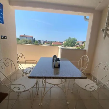 3 With Shared Pool, Peaceful Location Daire