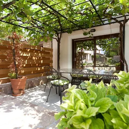Apartamento 3 With Shared Pool, Peaceful Location *