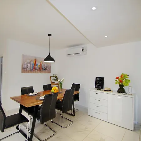 3 With Shared Pool, Peaceful Location Apartamento