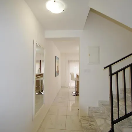 Apartman 3 With Shared Pool, Peaceful Location *