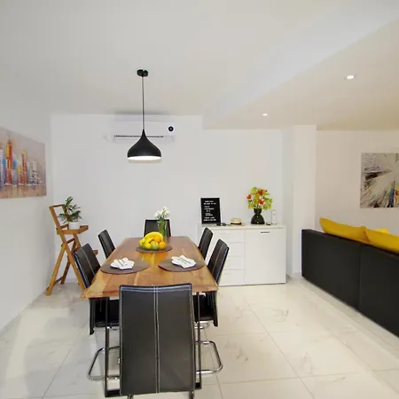 Apartman 3 With Shared Pool, Peaceful Location