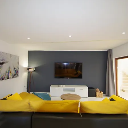 Daire 3 With Shared Pool, Peaceful Location Pula