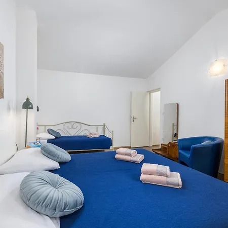 3 With Shared Pool, Peaceful Location Apartamento Pula