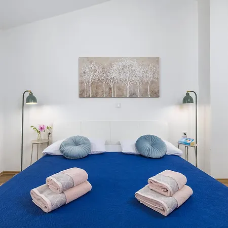 3 With Shared Pool, Peaceful Location Apartamento Pula