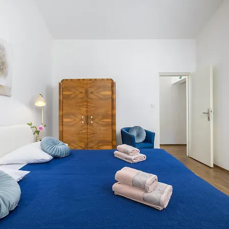 Apartman 3 With Shared Pool, Peaceful Location