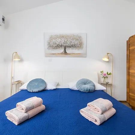 3 With Shared Pool, Peaceful Location Apartamento *