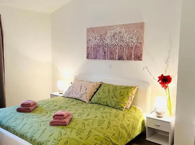 Appartamento 3 With Shared Pool, Peaceful Location