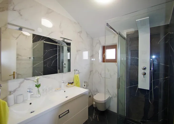 3 With Shared Pool, Peaceful Location Pula