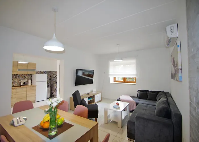 Lejlighed 3 With Shared Pool, Peaceful Location *