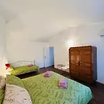 3 With Shared Pool, Peaceful Location Апартаменти *