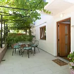 Apartment 3 With Shared Pool, Peaceful Location Pula