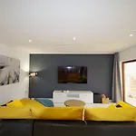 Apartment 3 With Shared Pool, Peaceful Location Pula