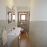 3 With Shared Pool, Peaceful Location Апартаменти Пула