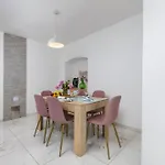 3 With Shared Pool, Peaceful Location Apartment