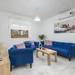 3 With Shared Pool, Peaceful Location Pula