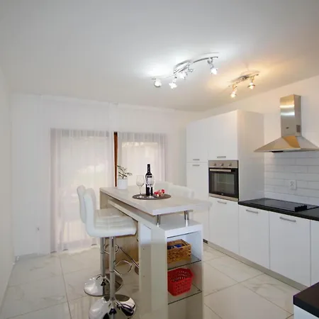 Lejlighed 3 With Shared Pool, Peaceful Location