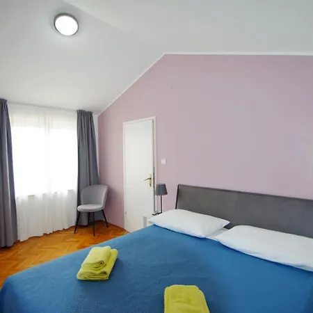 3 With Shared Pool, Peaceful Location Lejlighed