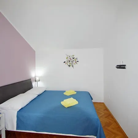 3 With Shared Pool, Peaceful Location Lejlighed Pula