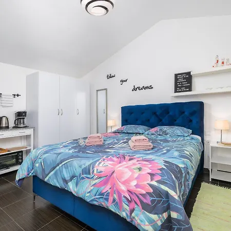 3 With Shared Pool, Peaceful Location Pula