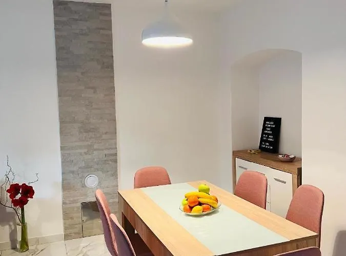 3 With Shared Pool, Peaceful Location Pula