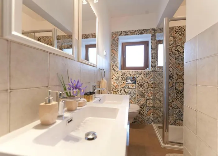 Апартаменти 3 With Shared Pool, Peaceful Location *