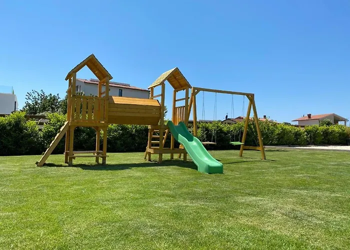 Apartman 3 With Shared Pool, Peaceful Location