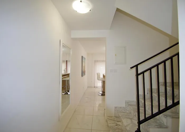 Апартаменти 3 With Shared Pool, Peaceful Location *