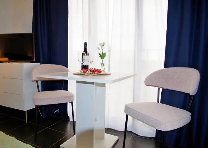 Апартаменти 3 With Shared Pool, Peaceful Location