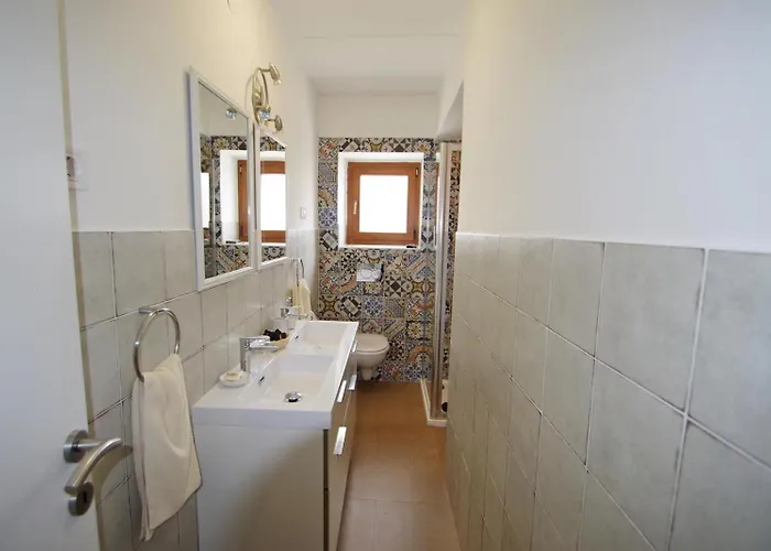 3 With Shared Pool, Peaceful Location Апартаменти Пула